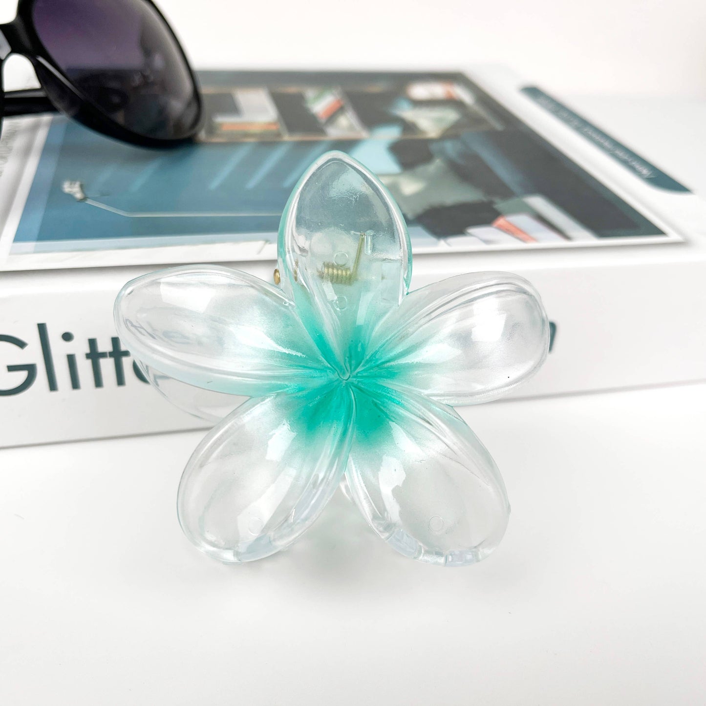 PEARLESCENT HAWAIIAN FLOWER CLIP