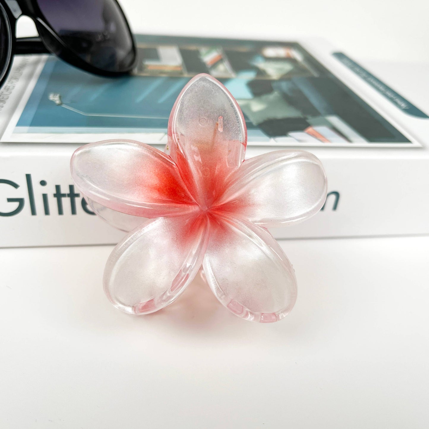 PEARLESCENT HAWAIIAN FLOWER CLIP