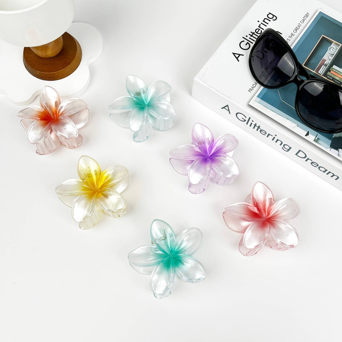 PEARLESCENT HAWAIIAN FLOWER CLIP